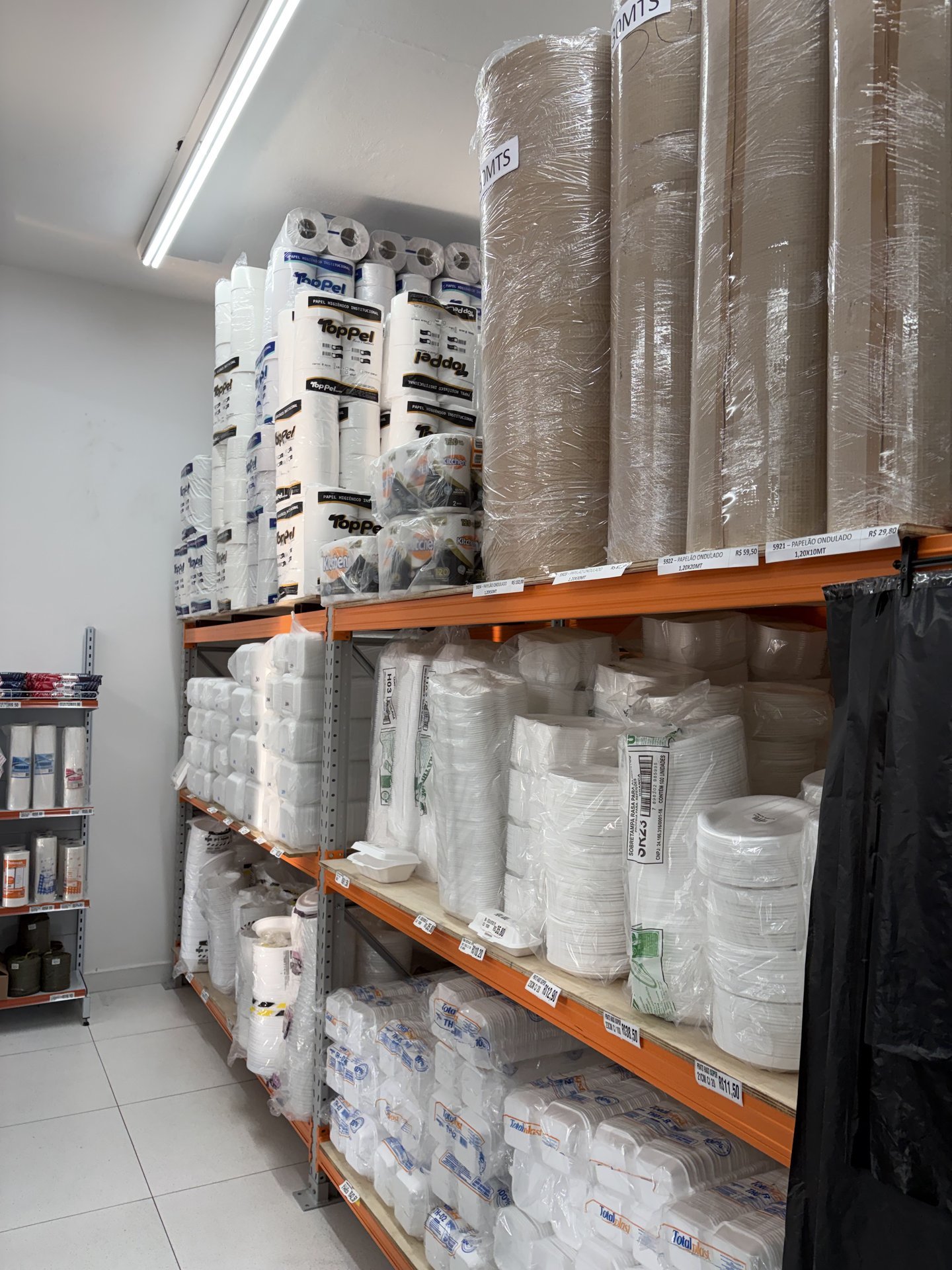 Estoque organizado e pronta-entrega JKS Distribuidora em Cumbica